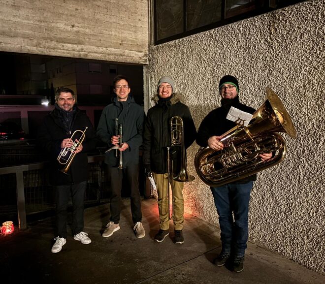 Turmblasen bei der Pfarrkirche in Levis